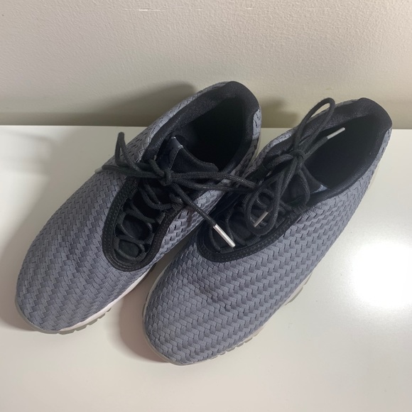 Jordan Futures 👟 - Picture 2 of 7